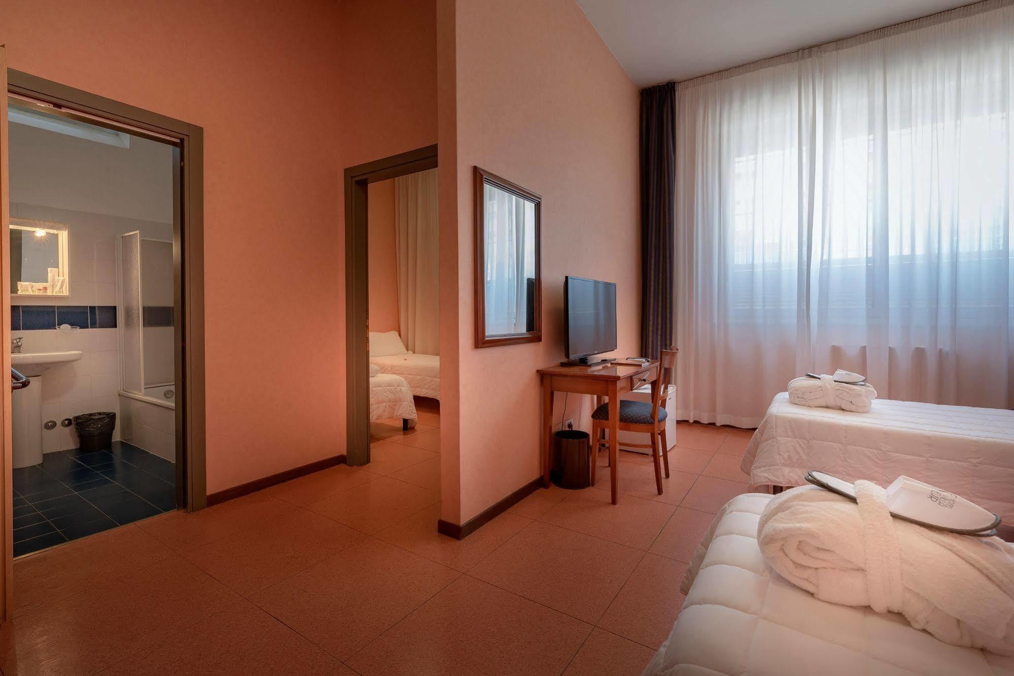 Hotel Eur Parco Dei Pini 3*